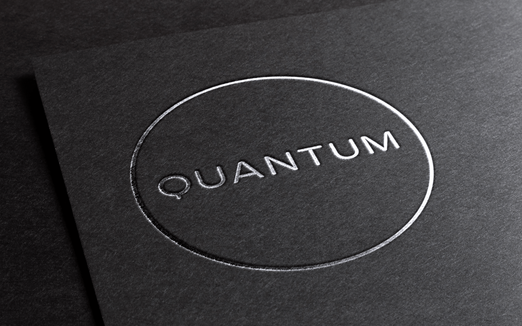 Пример использования логотипа в фирменном стиле компании Quantum.